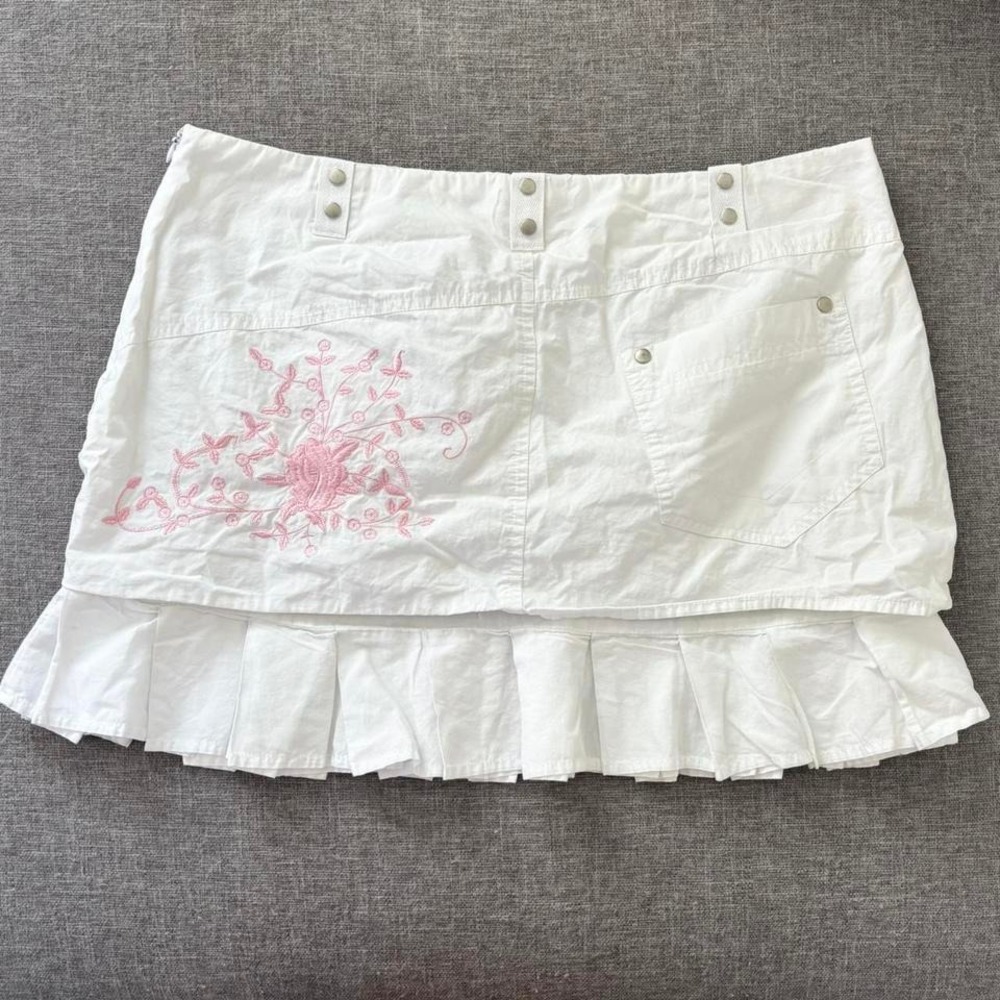Y2K Buffalo by David Bitton White Cargo Mini Skirt – Size M